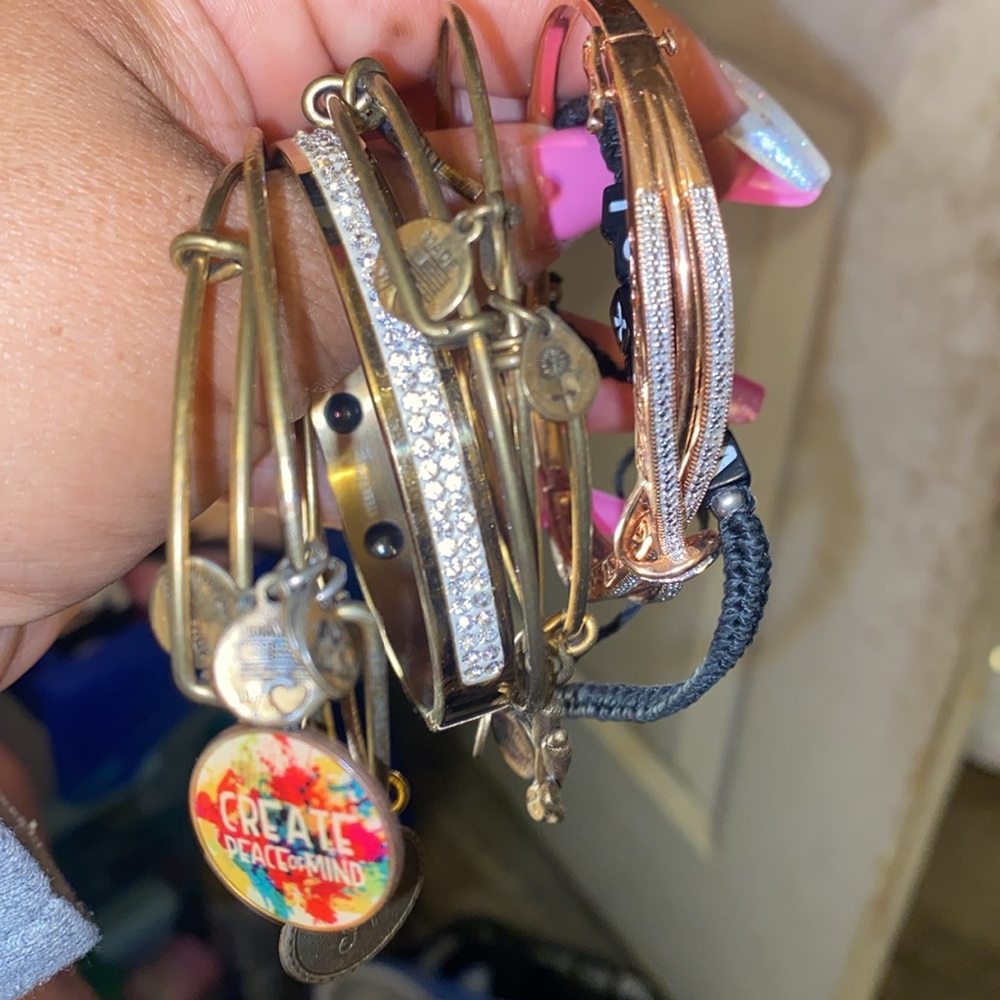 7 piece bundle bracelets - Picture 2 of 11